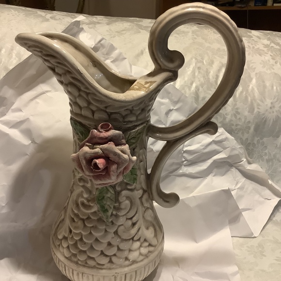 Vintage ornate Italian Capodimonte style Rose sculpted pitcher vase 14” high - Picture 8 of 13